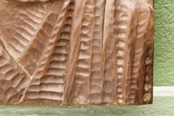 Bas relief moderniste, vierge à l'enfant, bois sculpté, signé