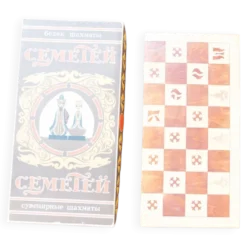 Beech wood chess board, new, with pieces in original box