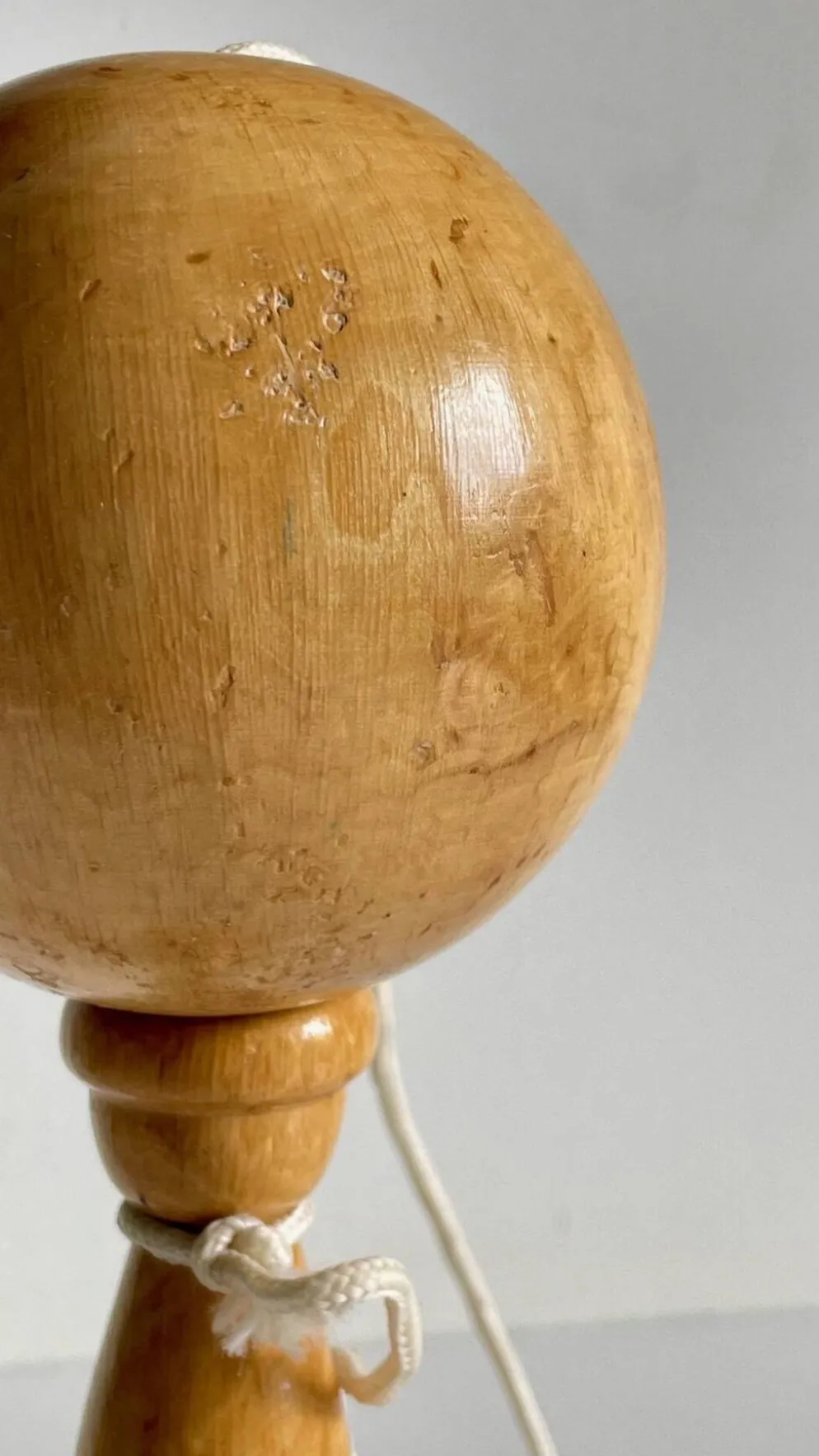 Bilboquet vintage en bois massif