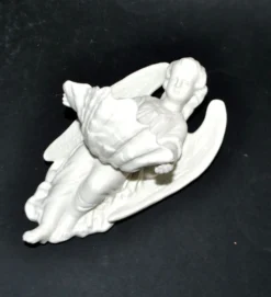 Bénitier ange ancien en biscuit porcelaine de Sèvres signé MF