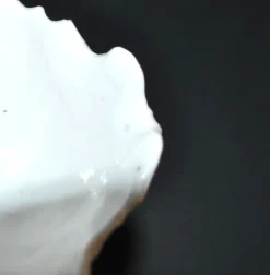 Bénitier ange ancien en biscuit porcelaine de Sèvres signé MF