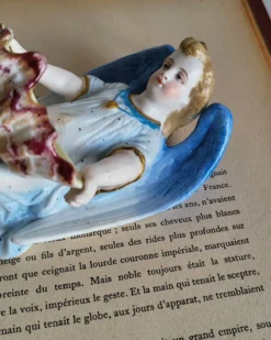 Bénitier en Biscuit Polychrome XIXème