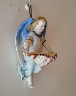 Bénitier en Biscuit Polychrome XIXème