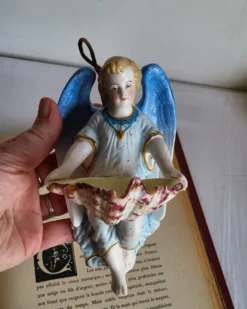Bénitier en Biscuit Polychrome XIXème