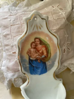 Bénitier en porcelaine de Paris XIX