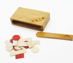 Boite en bois à jeux