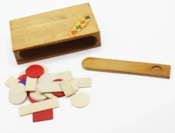 Boite en bois à jeux