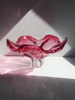 Bol en verre de grande taille en cranberry, Josef Hospodka, Tchécoslovaquie, années 1960.