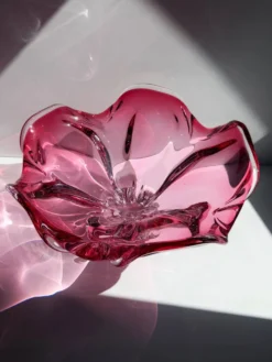 Bol en verre de grande taille en cranberry, Josef Hospodka, Tchécoslovaquie, années 1960.