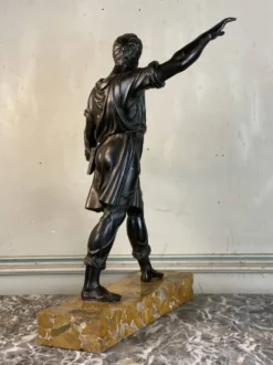 Bonze patine noire, homme barbu debout, dans l’esprit de l’antique, XIXème siècle