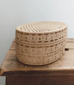 Boîte, coffret en rotin tressé vintage