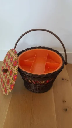 Boîte à couture travailleuse panier vintage 1970