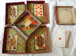 boîte de jeu de nain jaune en bois années 40 de marque GB