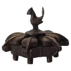 Boîte à kumkum articulée en bronze et paon sculpté, Inde XXe