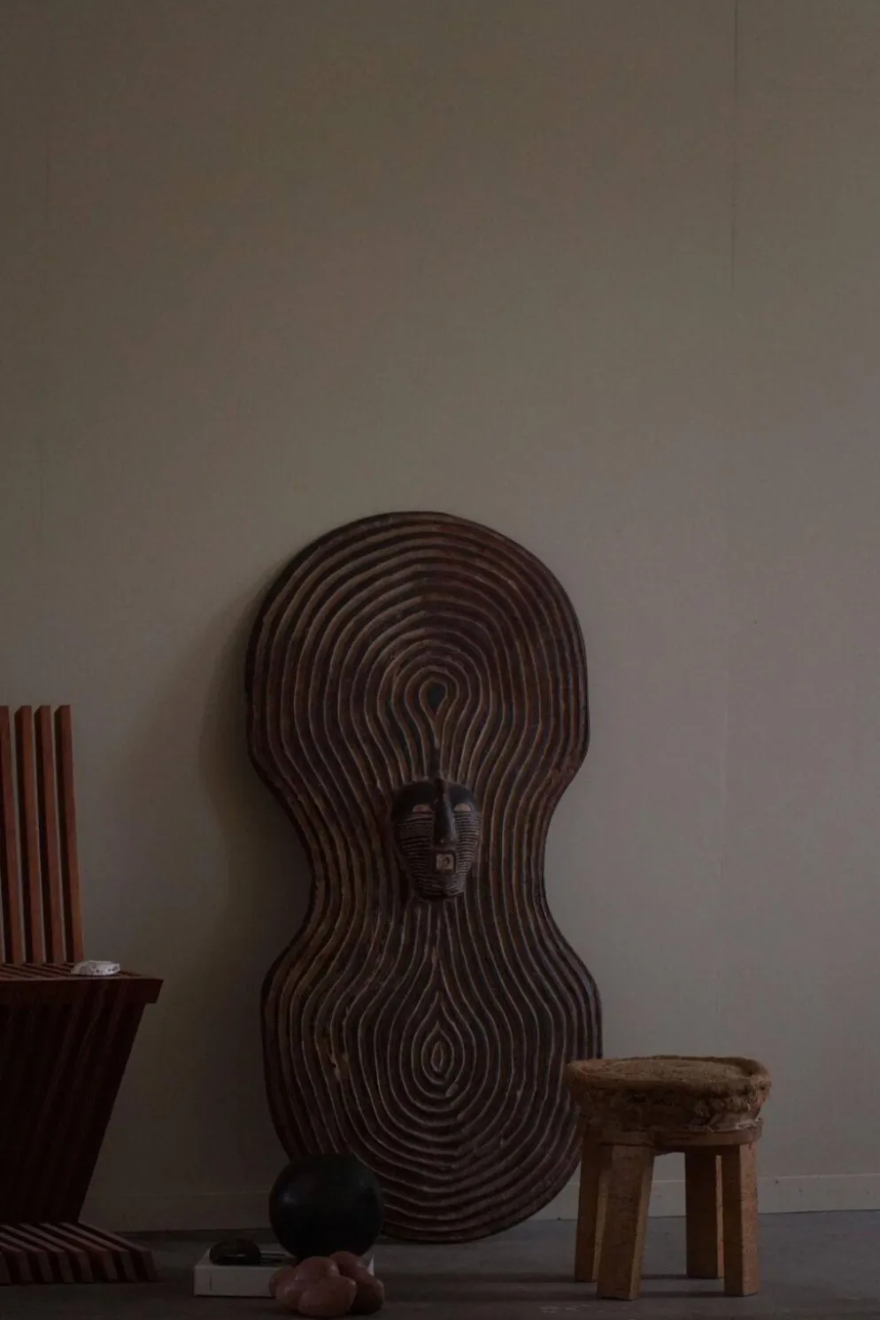 Bouclier africain vintage, art mural tribal, SONGYE SHIELD, Congo, milieu du 20e siècle