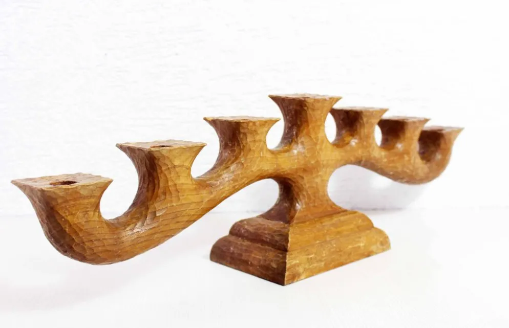 Bougeoir anthroposophique en bois sculpté