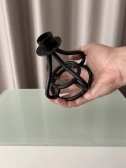Bougeoir en fer forgé noir vintage – Design brutaliste sculptural