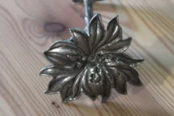 Bougeoir floral en étain 1970
