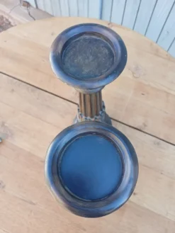 2 bougeoirs en bois sculpté