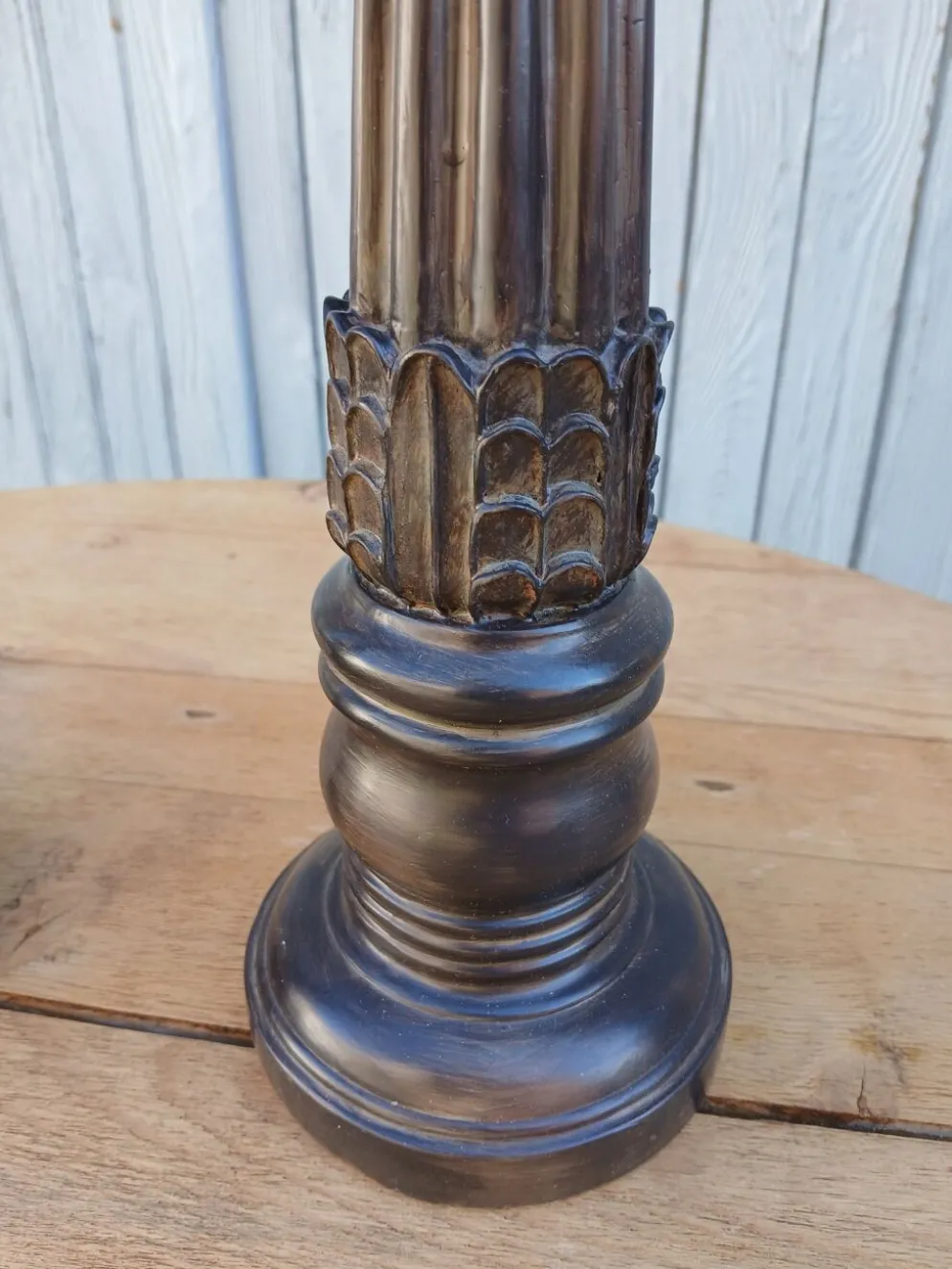 2 bougeoirs en bois sculpté