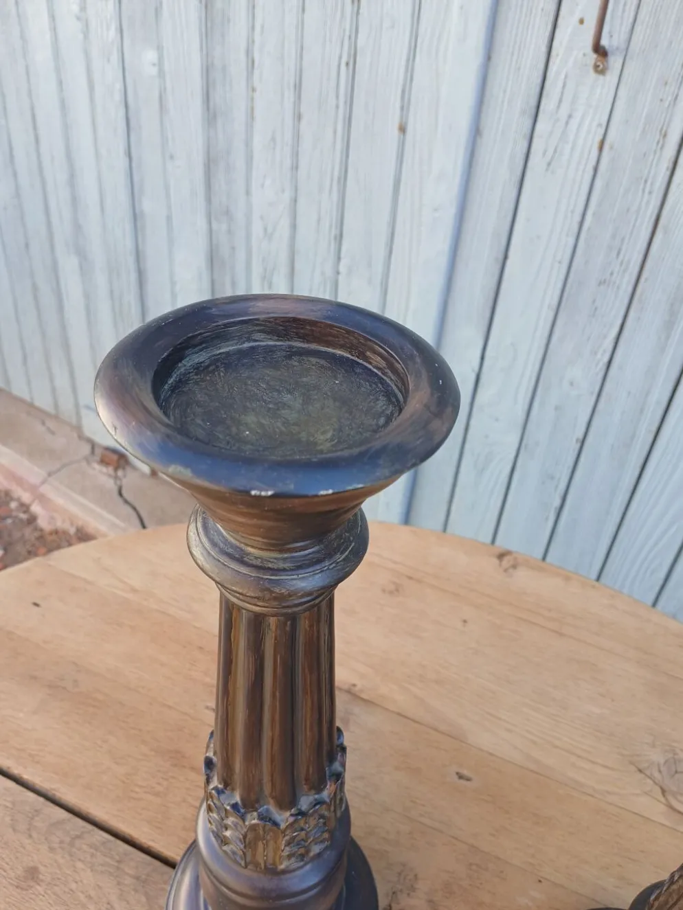 2 bougeoirs en bois sculpté