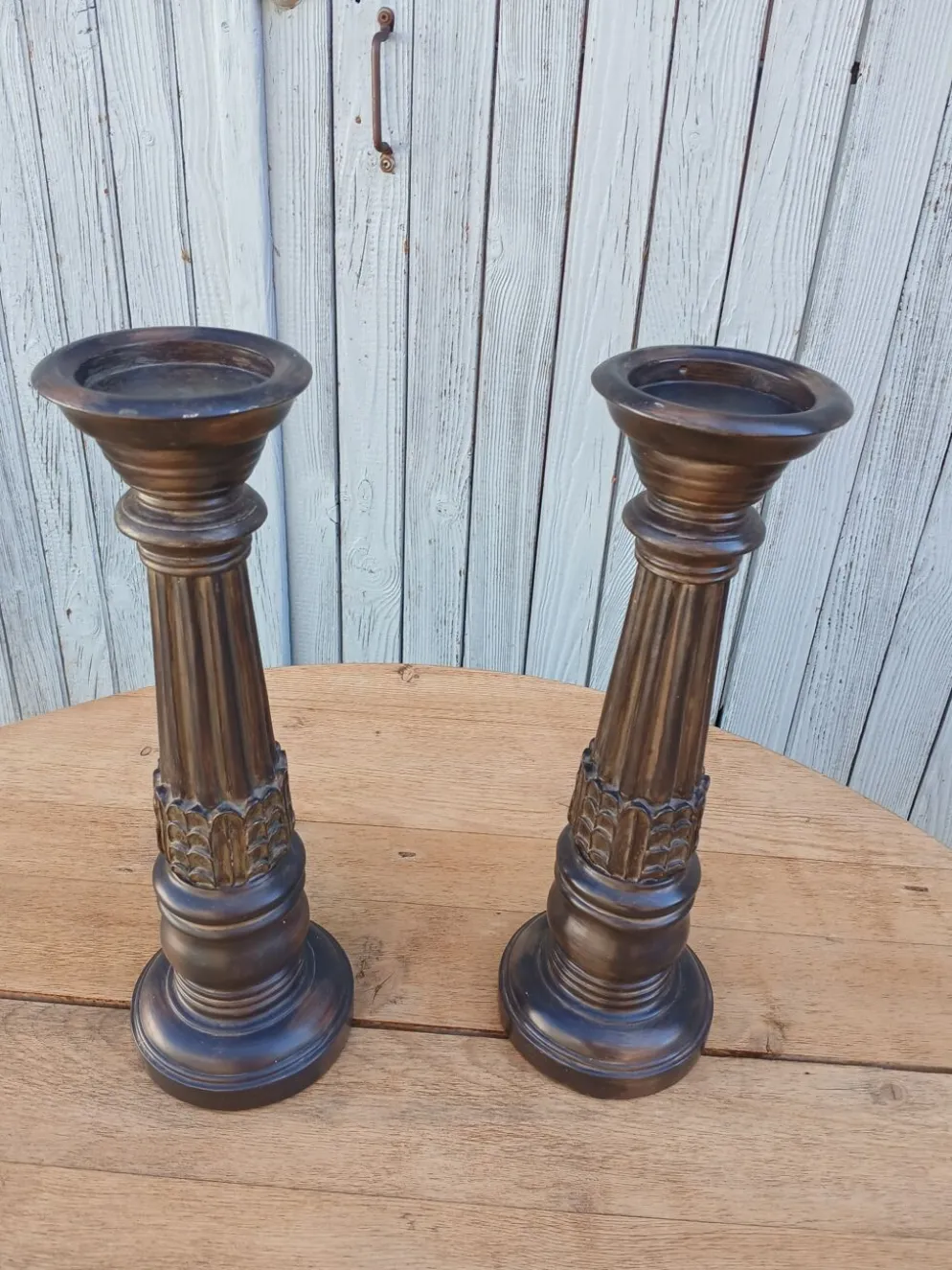 2 bougeoirs en bois sculpté