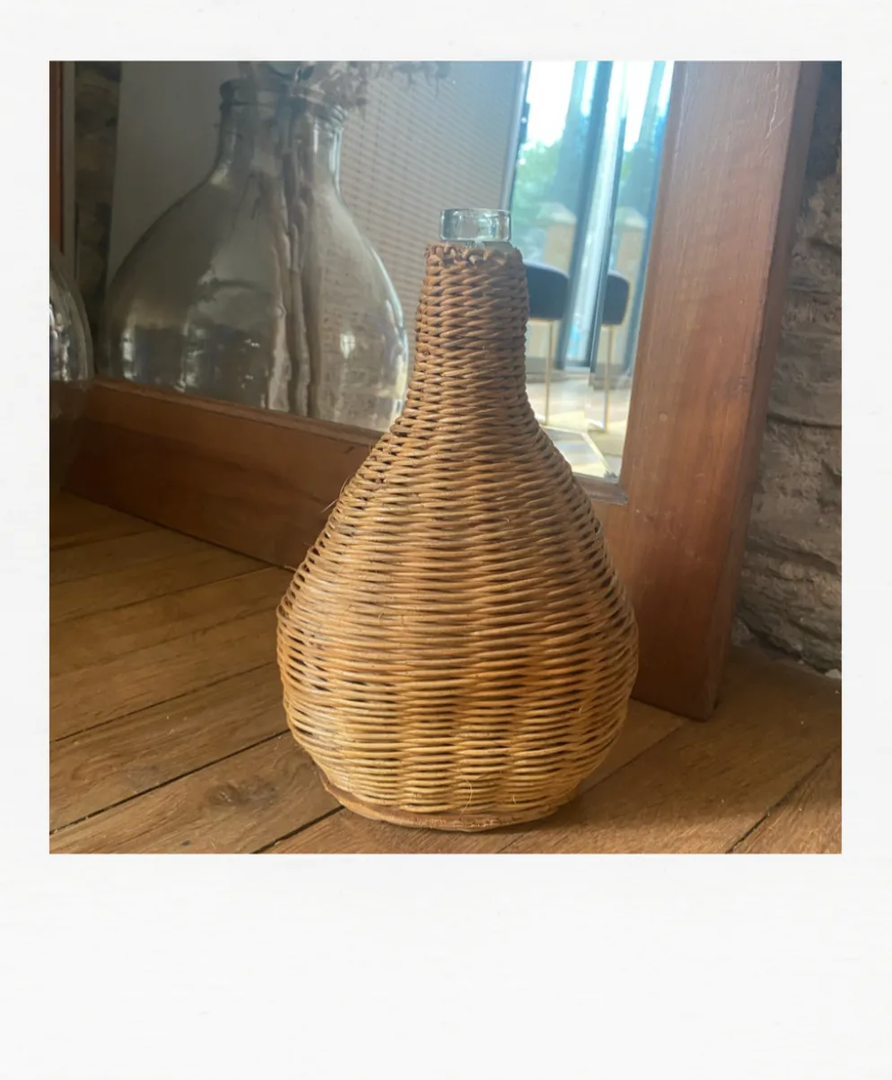 Bouteille habillée d’osier