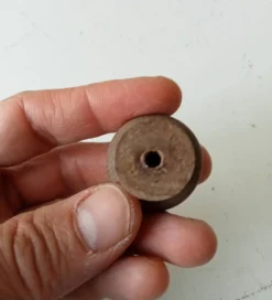 Bouton de meuble ancien en bois