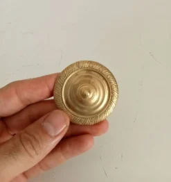 Bouton de meubles Empire en laiton doré XIXeme