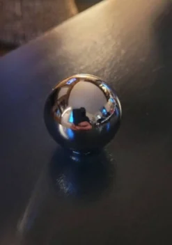 2 boutons de meuble en laiton chromé