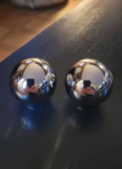 2 boutons de meuble en laiton chromé