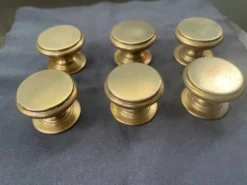 6 boutons poignées anciens en bronze