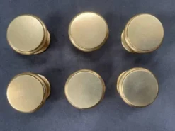 6 boutons poignées anciens en bronze