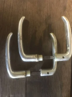 Béquilles de porte en aluminium