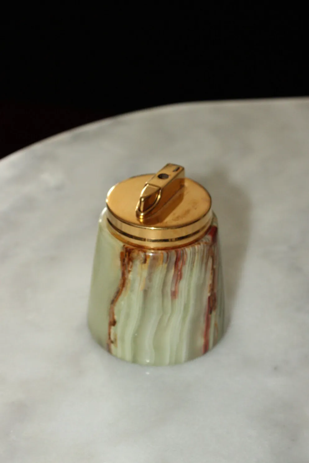 Briquet de table en onyx et laiton