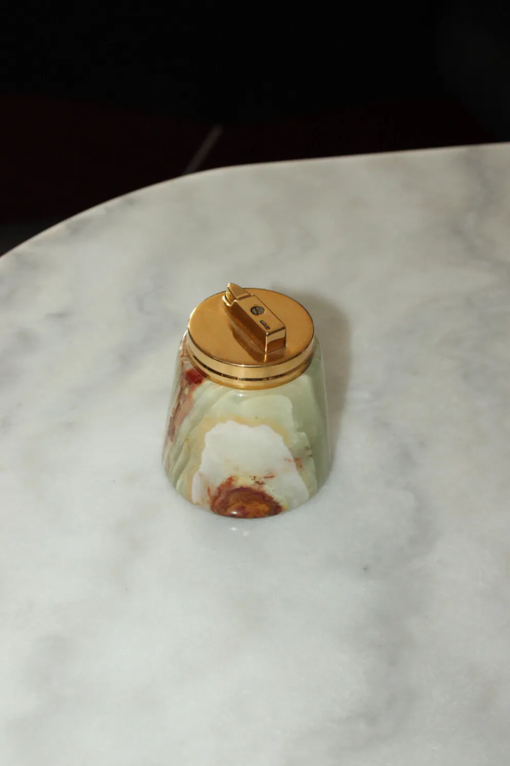 Briquet de table en onyx et laiton