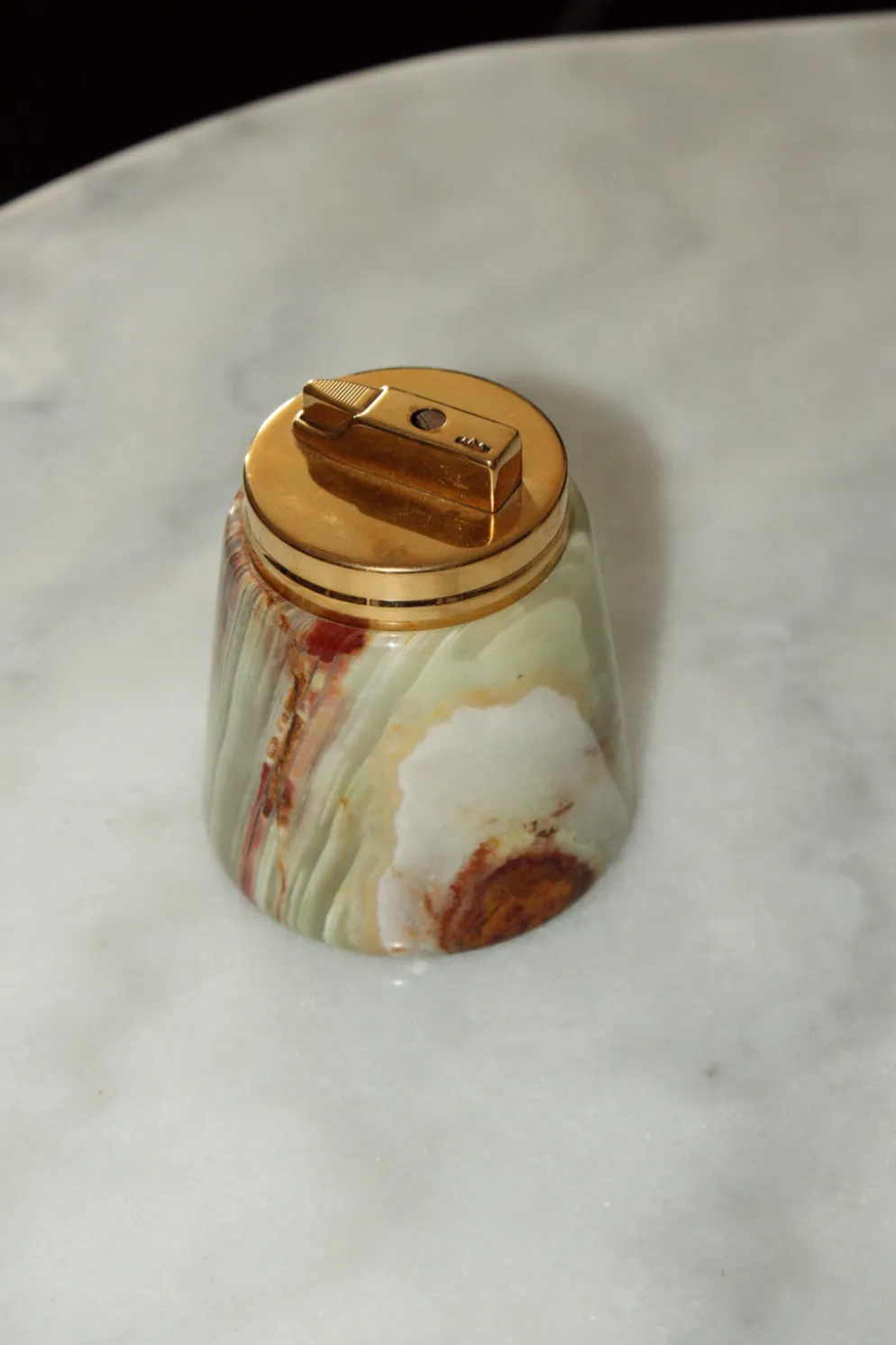 Briquet de table en onyx et laiton