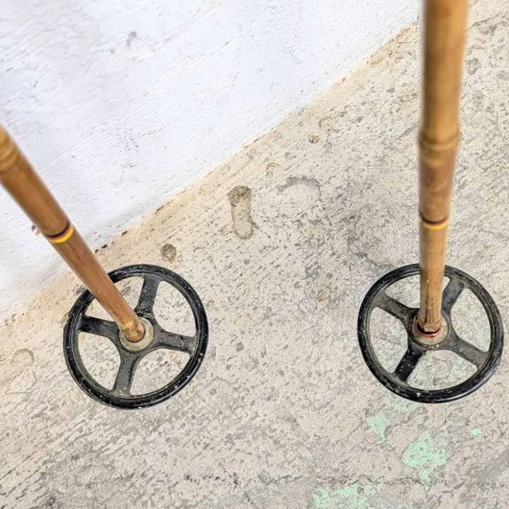 Bâtons de ski en bois