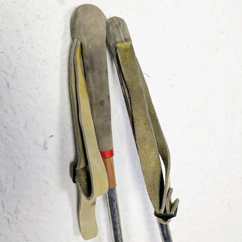 Bâtons de ski en bois