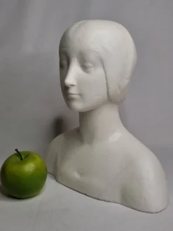 Buste d’après Laurana style renaissance, dit d’Aragon, plâtre patiné, 33 cm