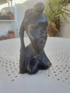 Buste de femme africaine