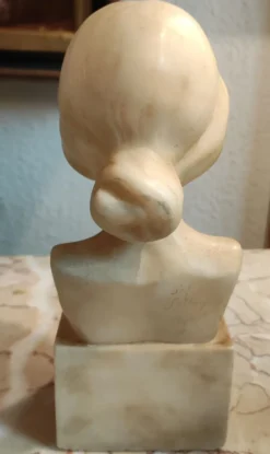 Buste de femme en albâtre