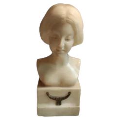 Buste de femme en albâtre