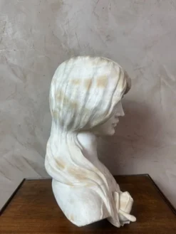 Buste de femme en marbre