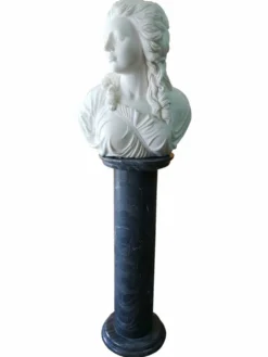 Buste de femme en marbre, 20ème siècle