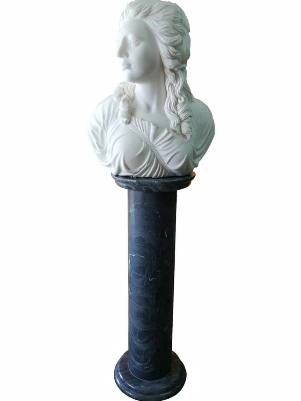 Buste de femme en marbre, 20ème siècle