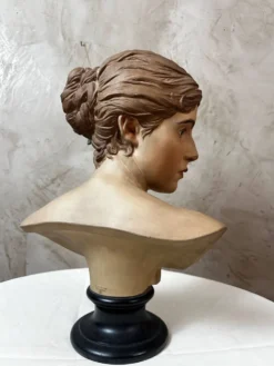 Buste de femme en platre