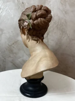 Buste de femme en platre