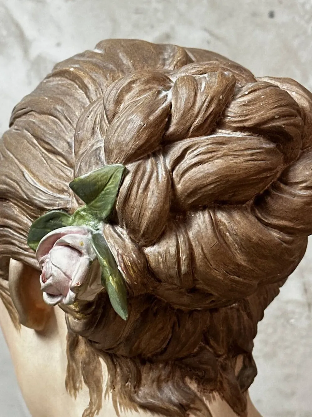 Buste de femme en platre