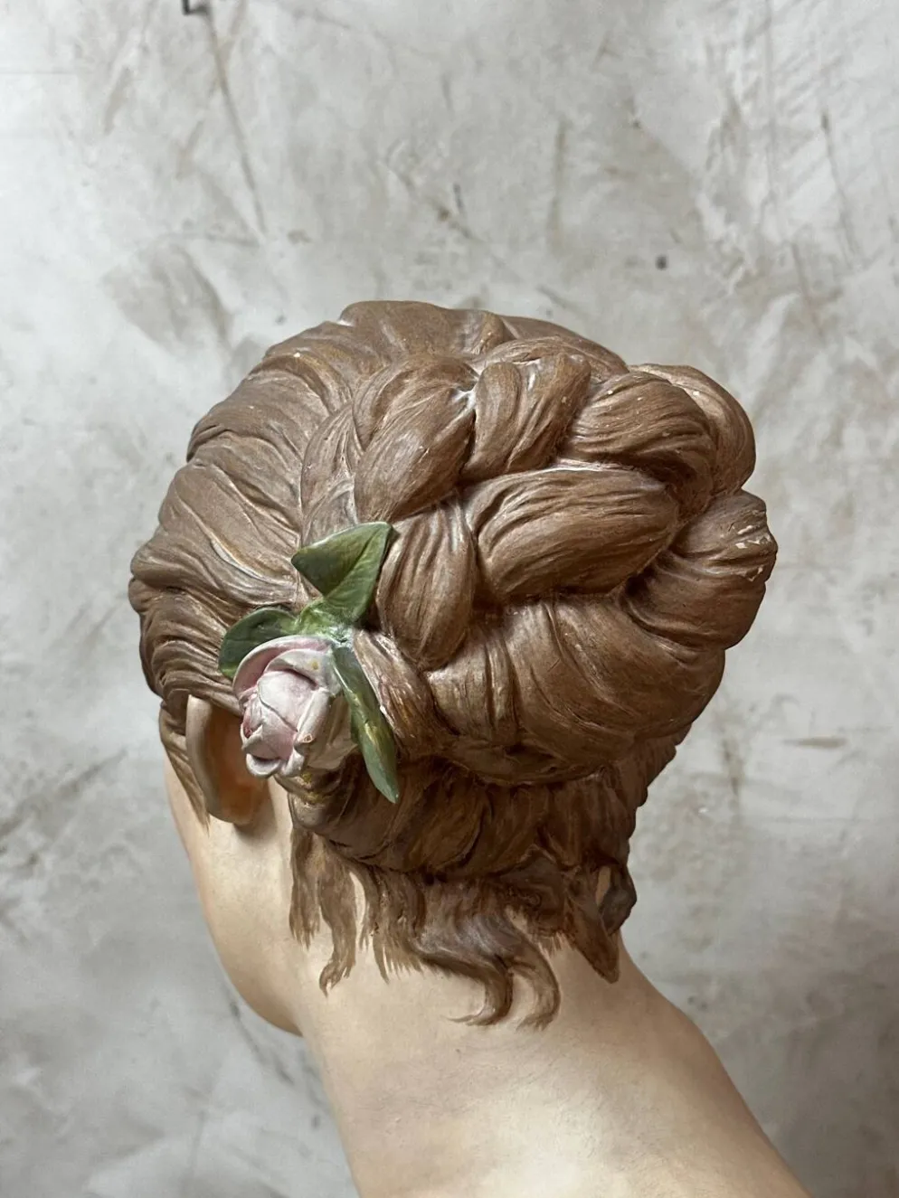 Buste de femme en platre